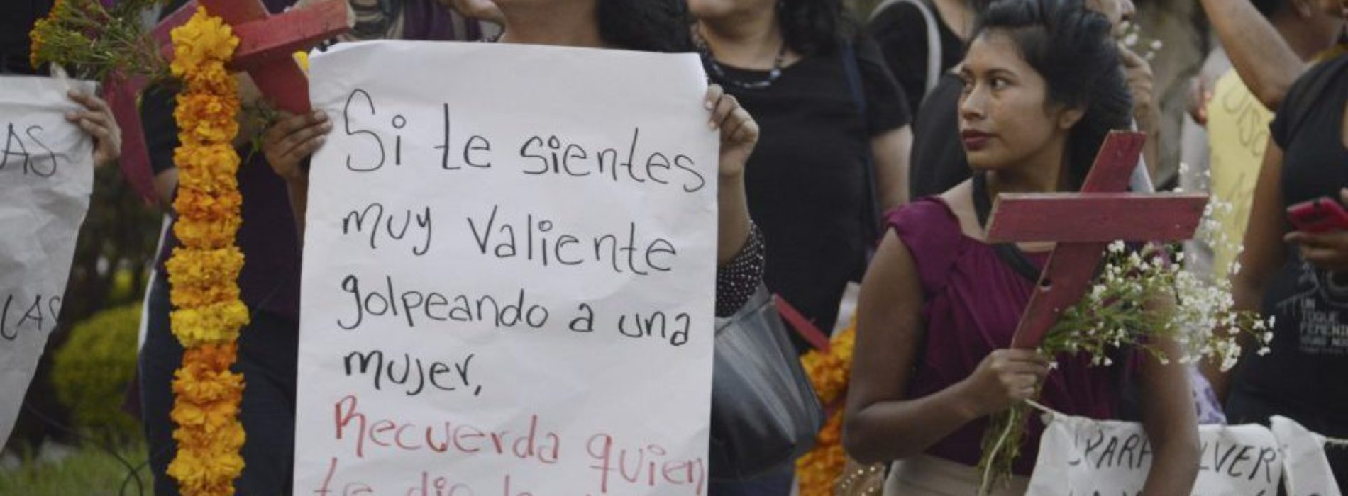 Hacen paro feminista contra el acoso en la Facultad de
Filosofía y Letras de la UNAM