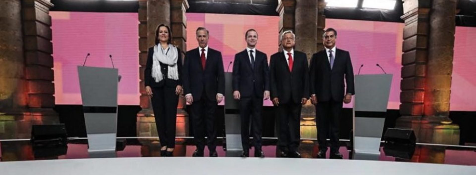 Una bala, un pastel y acusaciones: los momentos curiosos y
las peleas en el debate