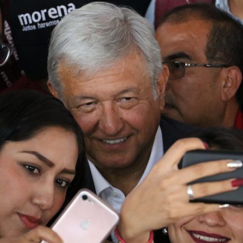 AMLO convoca a una contracampaña en redes sociales contra la
guerra sucia