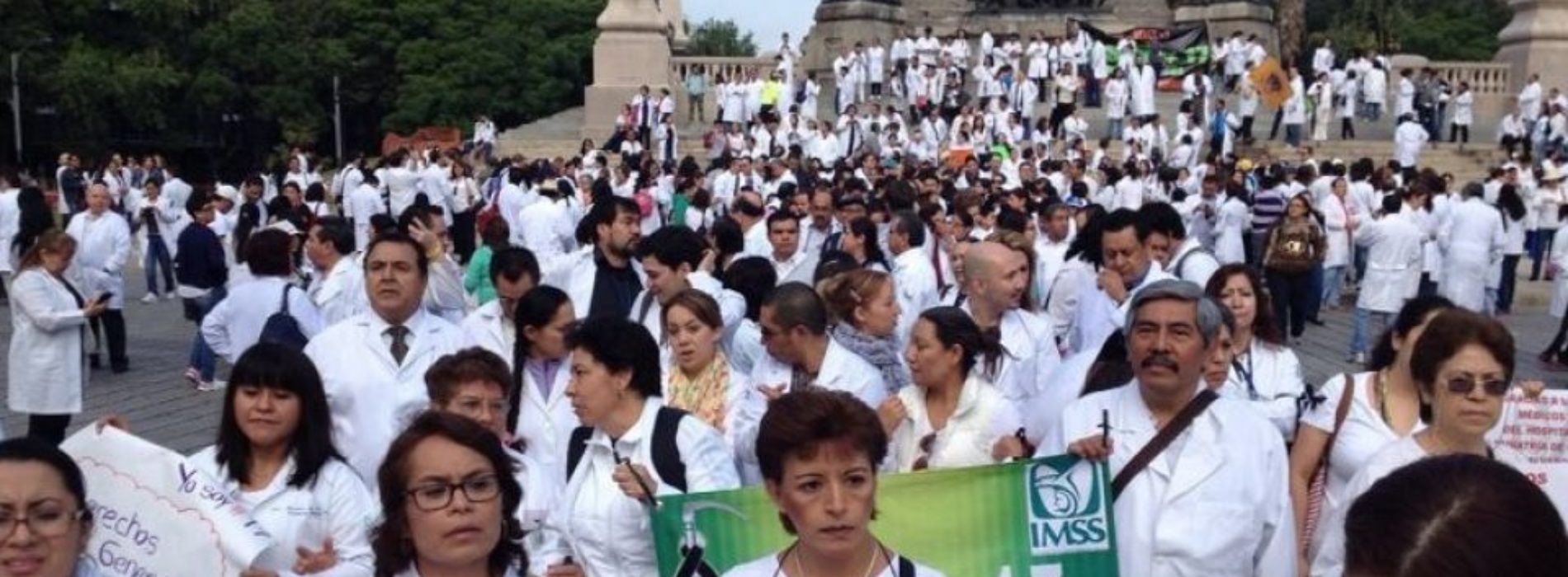 Fiscalía de Oaxaca acusa a médico de homicidio doloso por
muerte de menor; doctores convocan marchas en 70 ciudades