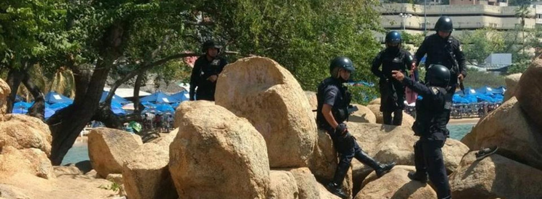 Asesinan frente a turistas a pescador en la playa Caletilla;
autoridades lo relacionan con narcomenudistas