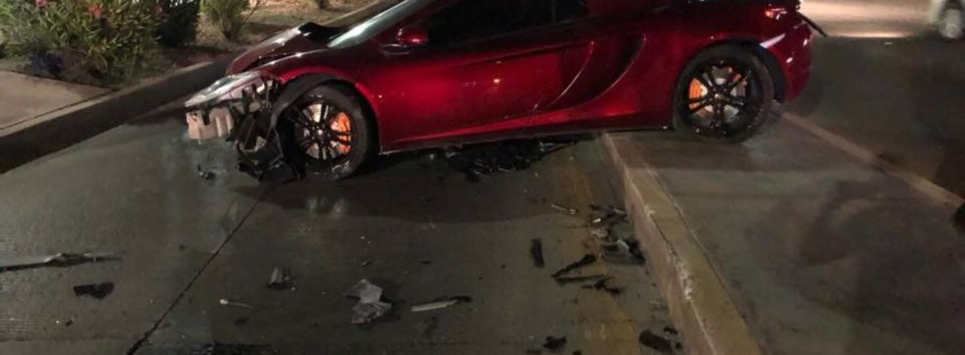 Hijo de ex alcalde de Chihuahua choca y abandona su auto de
5mdp