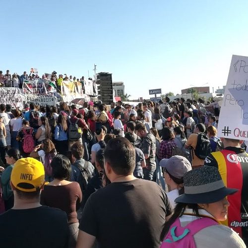 #NoSonTresSomosTodos: marchan por los estudiantes de
Jalisco, Ayotzinapa y por los desaparecidos