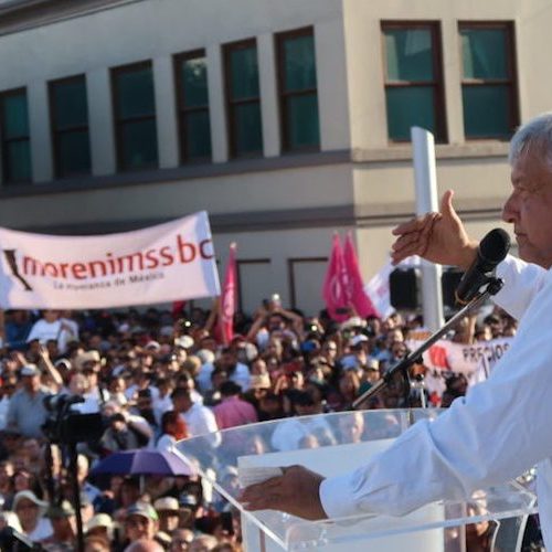 López Obrador alerta sobre un supuesto robo de credenciales
para que sus simpatizantes no puedan votar
