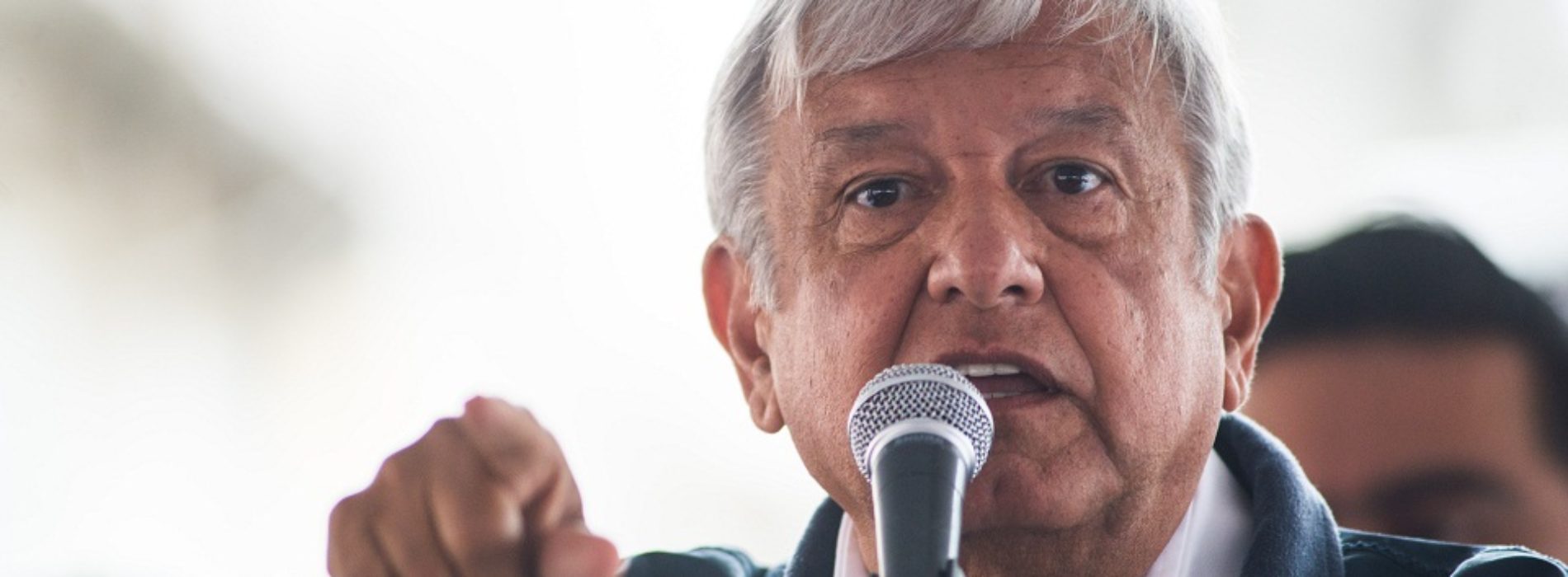 AMLO plantea que haya una licitación y que el nuevo
aeropuerto se haga solo con inversión privada