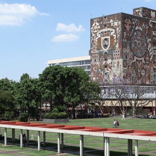 Estudiantes de la UNAM protestan por la desaparición de una
joven de Filosofía y Letras