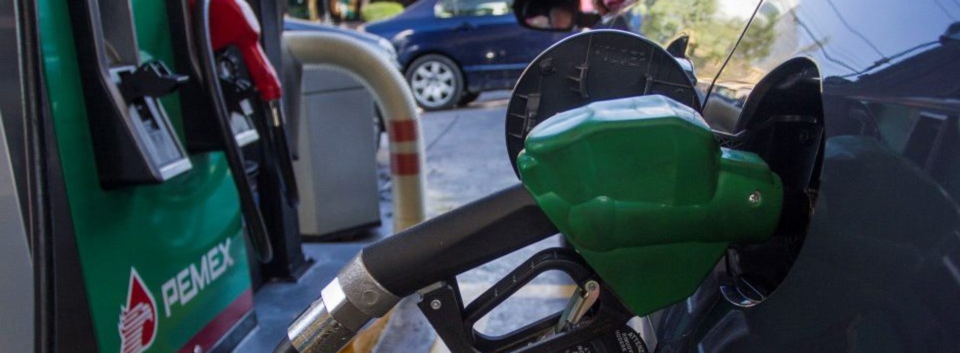 Ricardo Anaya promete bajar el precio de la gasolina