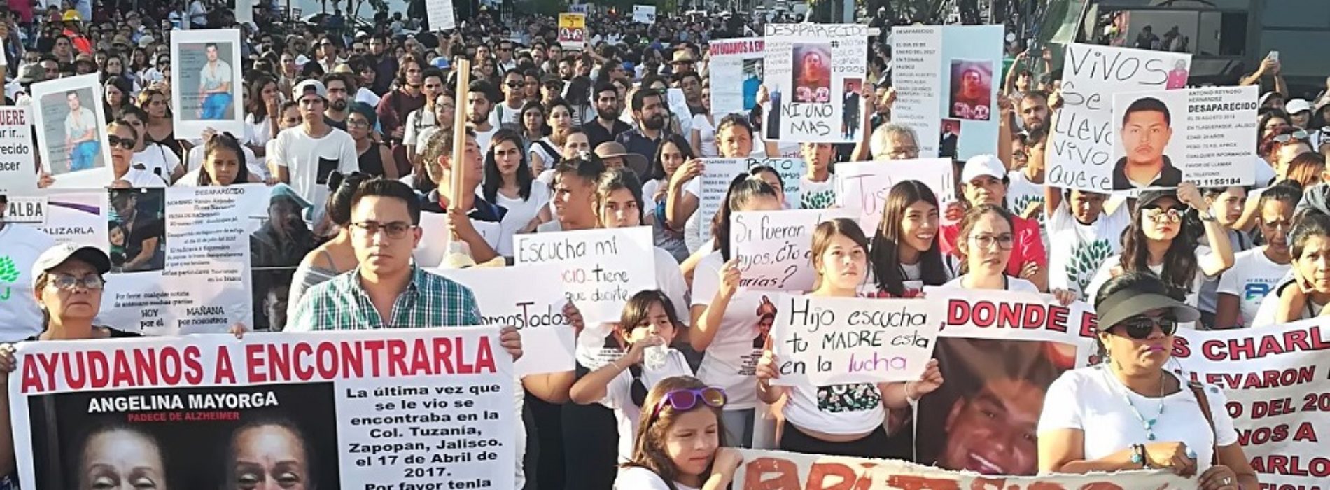 Ciudadanos marchan en silencio por los desaparecidos de
Jalisco y de México