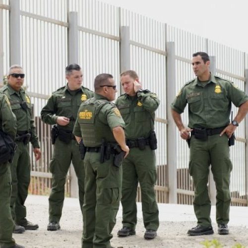 Estados Unidos advierte que familias que entren ilegalmente
serán separadas