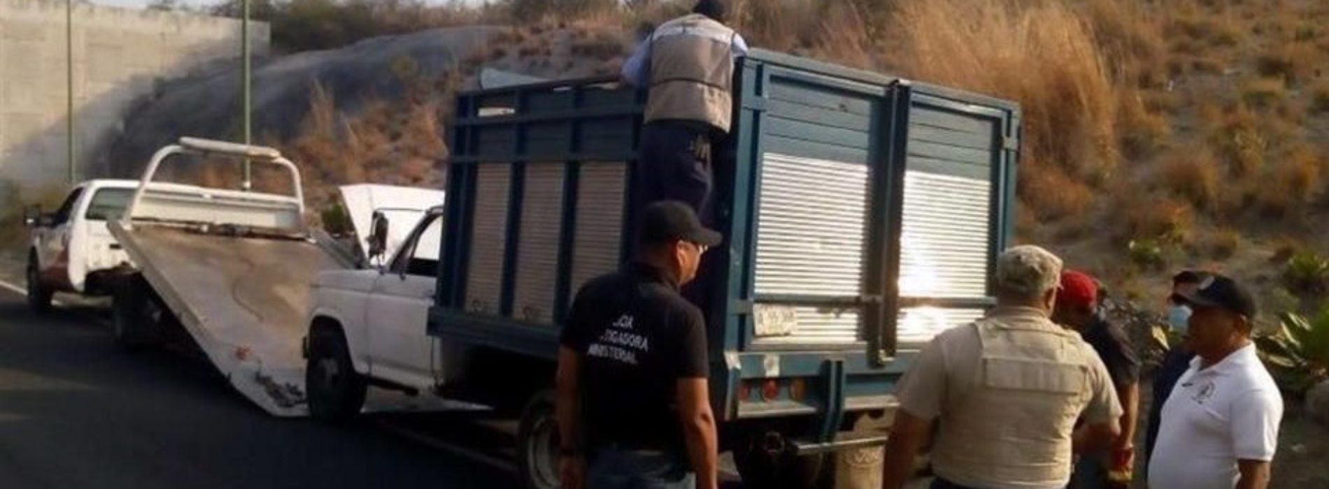 Abandonan una camioneta con 9 cuerpos en Tixtla,
Guerrero