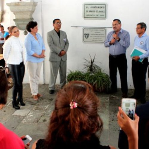 Develan placa en honor a la Escuela Primaria “Juan Jacobo
Rousseau”
