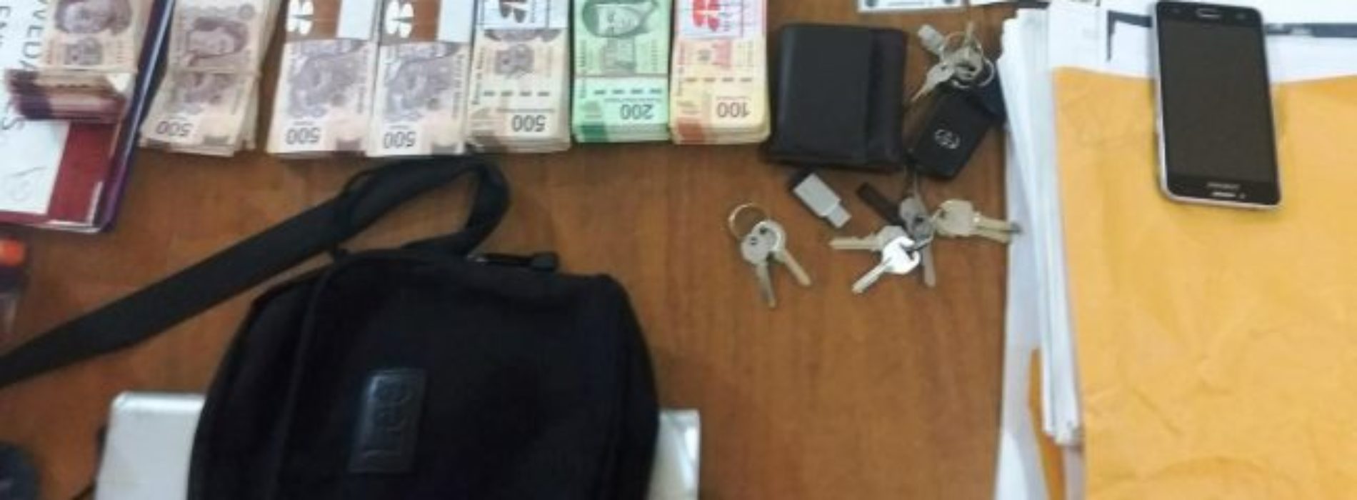 Cuatro personas detenidas, un vehículo y dinero asegurados
por la policía estatal