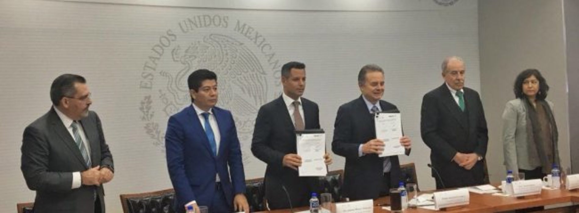 Gobierno de Oaxaca firma convenio con Sener para promover la
generación energías limpias