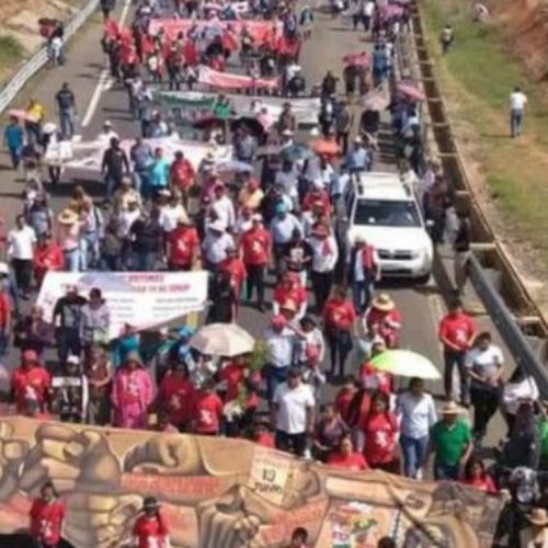 La CNTE marcha en Oaxaca por segundo aniversario de la
matanza en Nochixtlán