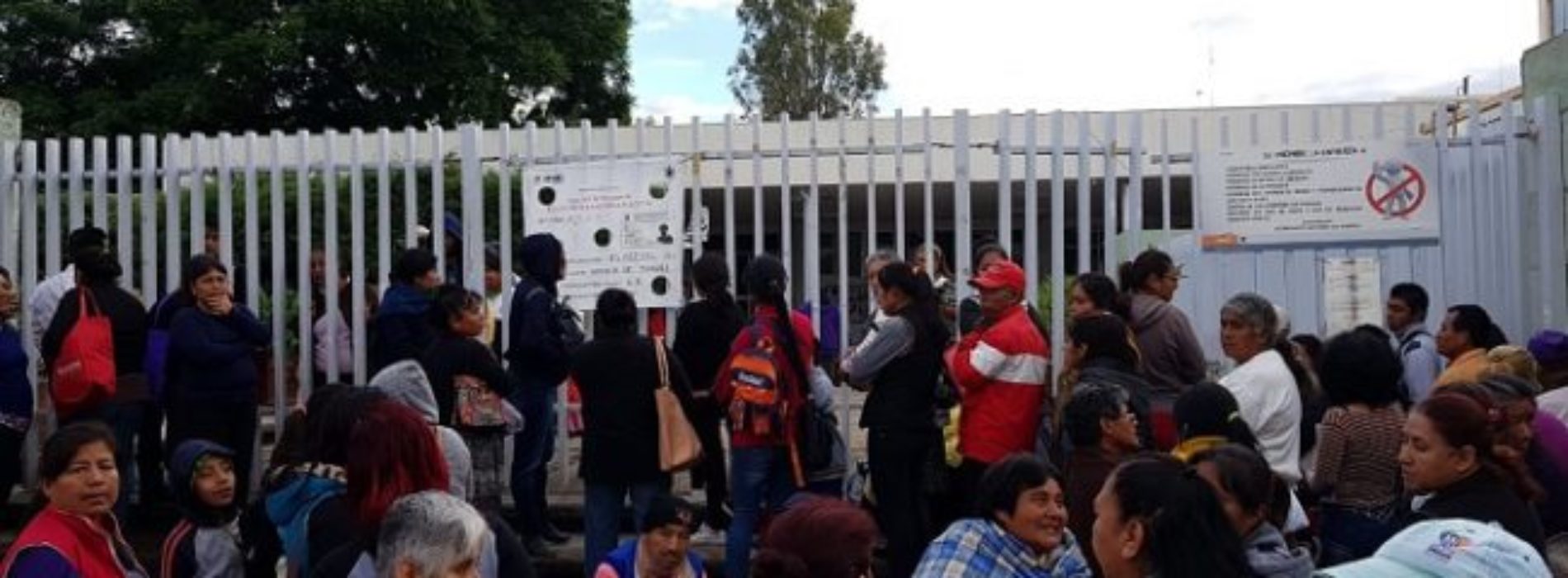 Nuevamente amanece tomado hospital civil de Oaxaca