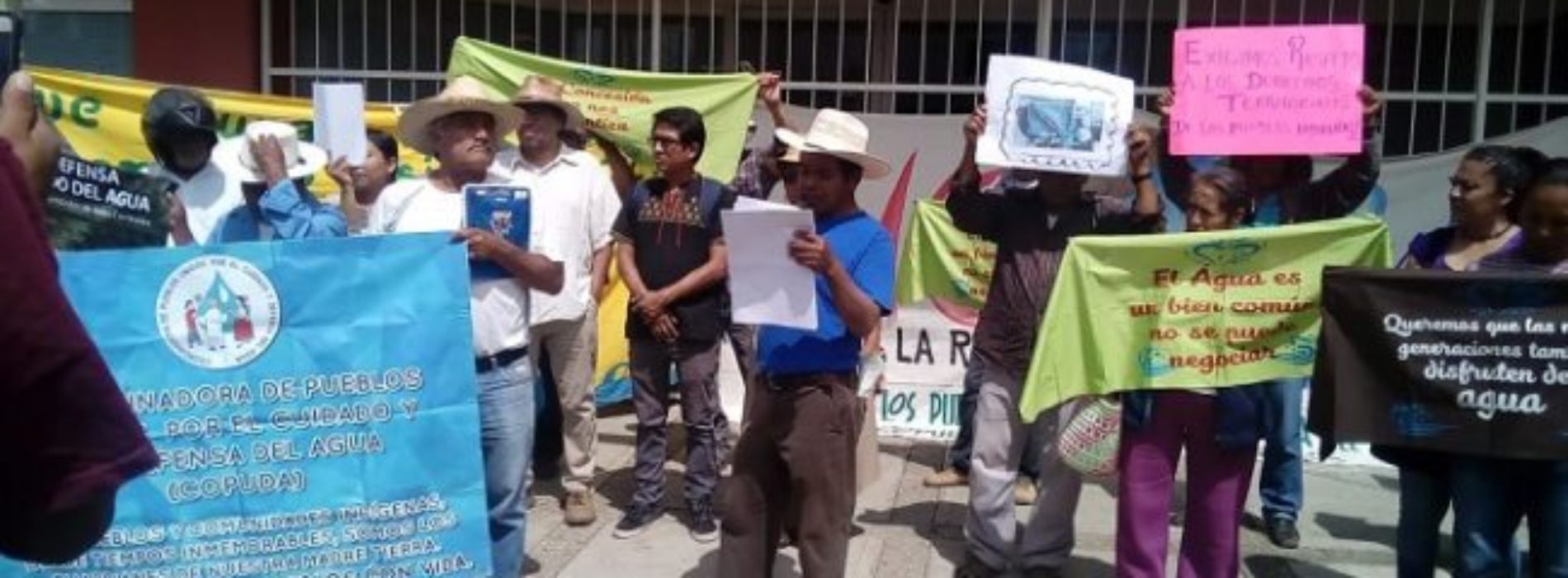 En CONAGUA activistas de COPUDA exigen su libre derecho al
agua