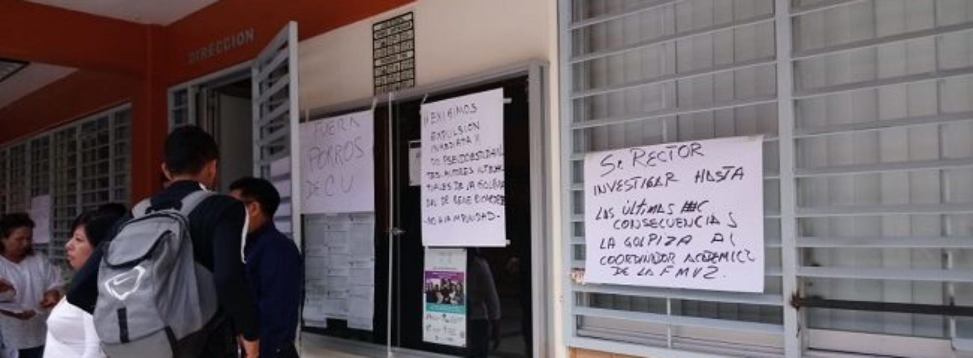 Porros golpean a coordinador académico de Veterinaria de la
UABJO