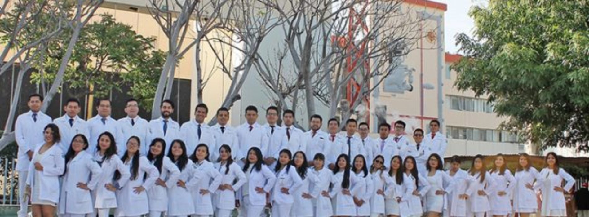 Egresan 64 médicos internos de pregrado del Hospital General
“Doctor Aurelio Valdivieso”
