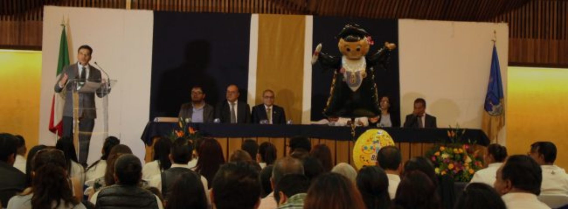 Entrega UABJO primera generación de la Licenciatura en
Gastronomía