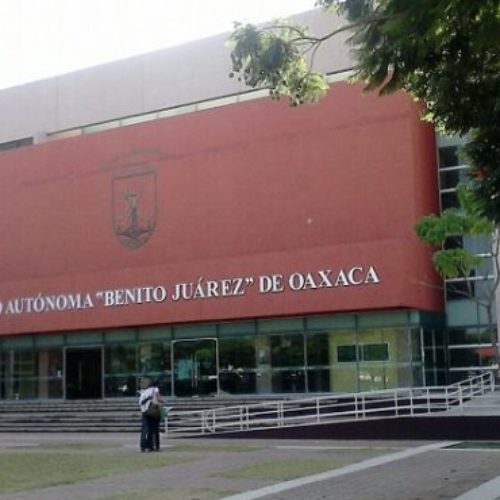 FECAUABJO demanda mayor presupuesto para la máxima casa de
estudios de Oaxaca