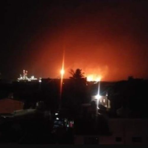 Tormenta eléctrica provoca chispa en tanque de
almacenamiento de la refinería en Salina Cruz
