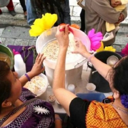 En este municipio de Oaxaca te rentan vajillas, para evitar
usar unicel