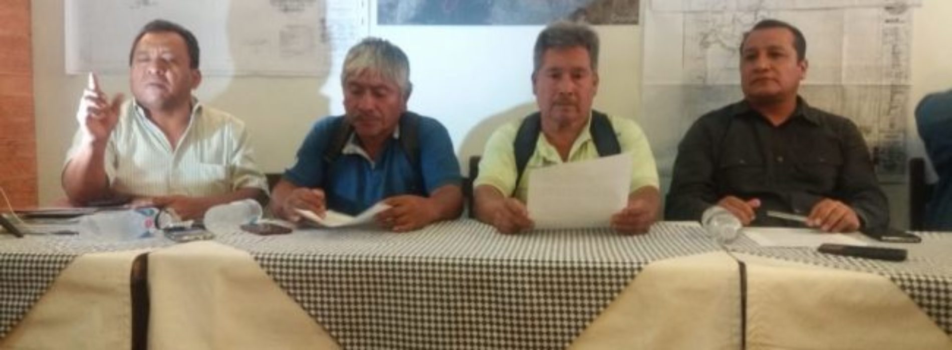 Acusan autoridades comunales a Ulises Ruiz de burlar
convenio y exigen entrega del predio de Ciudad
Administrativa