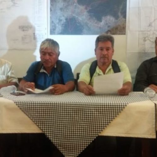 Acusan autoridades comunales a Ulises Ruiz de burlar
convenio y exigen entrega del predio de Ciudad
Administrativa