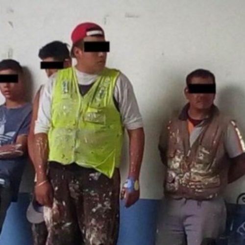 Intentan linchar a 7 pintores de Ecatepec en municipio de
Oaxaca