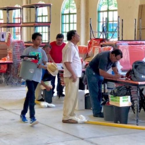 Entrega IEEPO mobiliario y equipo a escuelas de Jalapa del
Marqués