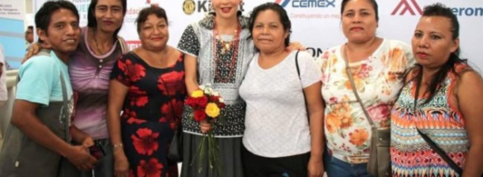 San Francisco Ixhuatán se beneficia con los apoyos y
servicios del Programa «Juntos»: Ivette Morán de Murat