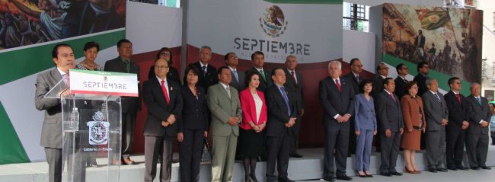El poder judicial de Oaxaca realiza izamiento de
bandera