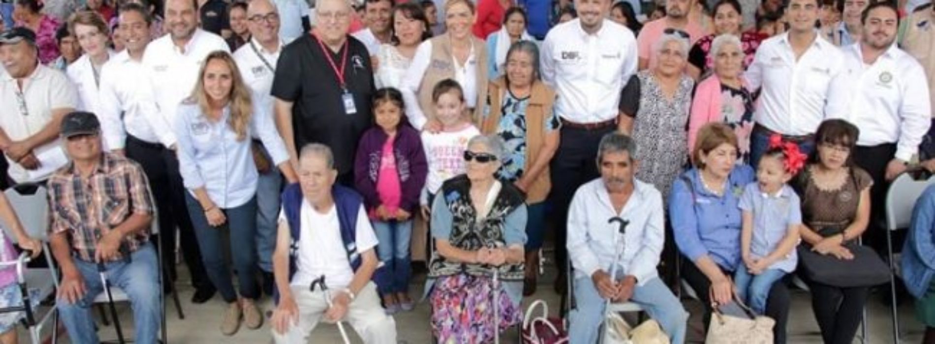 Ivette Morán de Murat encabezó el lanzamiento del Programa
de Desayunos Escolares Fríos 2018 en la capital oaxaqueña