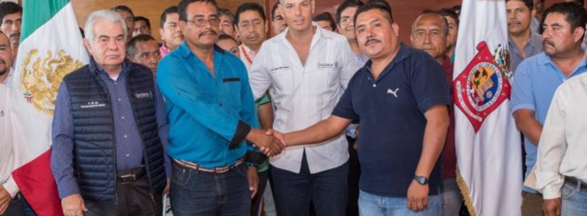 Logra Gobierno de Alejandro Murat acuerdo de paz entre San
Francisco Cahuacua y San Pedro Teozacoalco