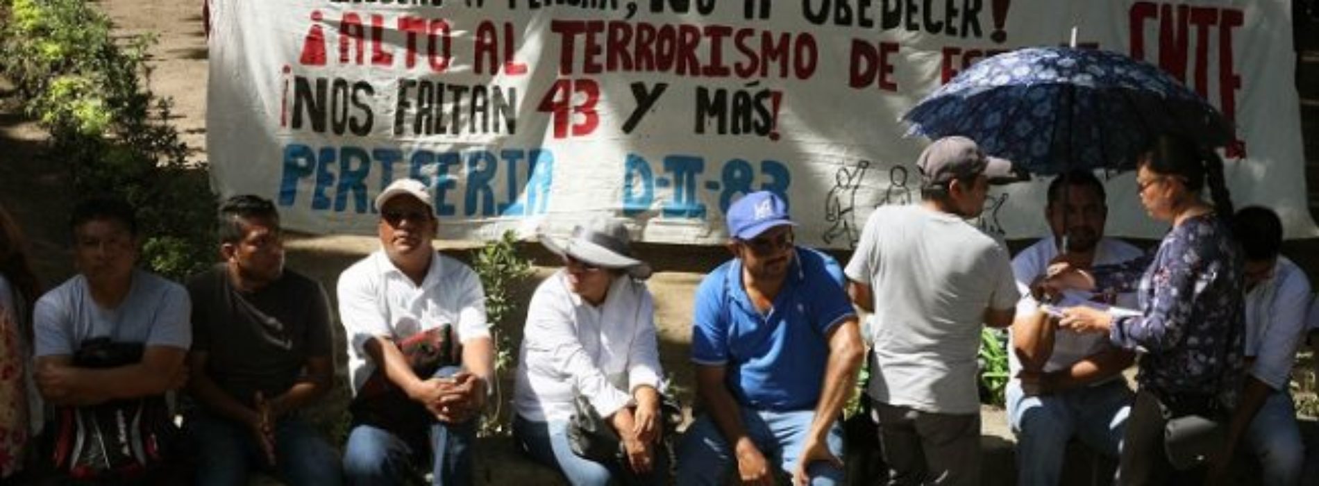 A pesar de que ya se cumplió con todas sus demandas la
Sección 22 instala plantón en el Zócalo de Oaxaca