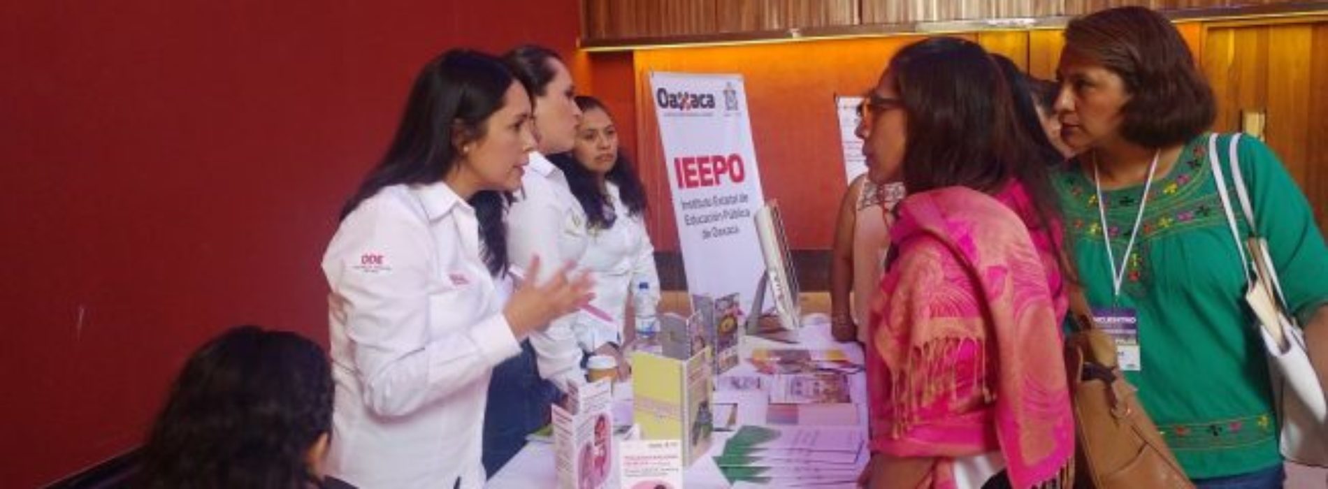 IEEPO-DIF Oaxaca apoyan con becas a jóvenes madres o
embarazadas