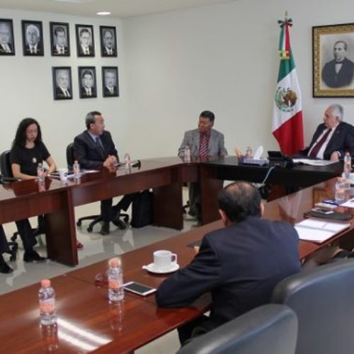 Destaca embajada de EU avances de Oaxaca en Justicia
Adversarial
