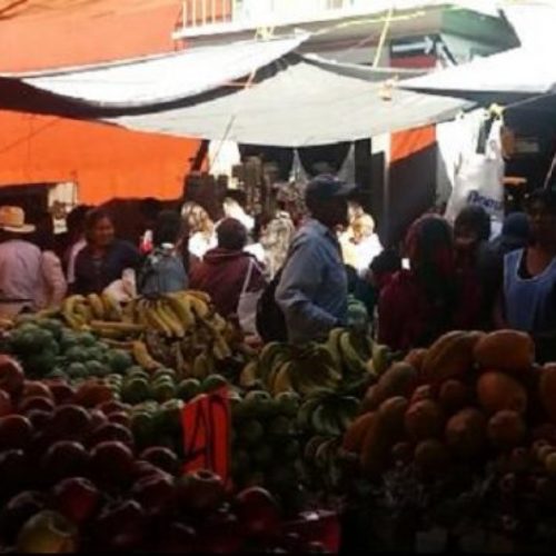 «De vivos» los precios de productos para el altar de muertos
en Oaxaca