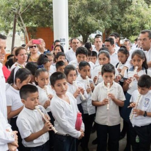 Fortalece Gobierno de Oaxaca sector educativo, agropecuario,
mujeres y juventud