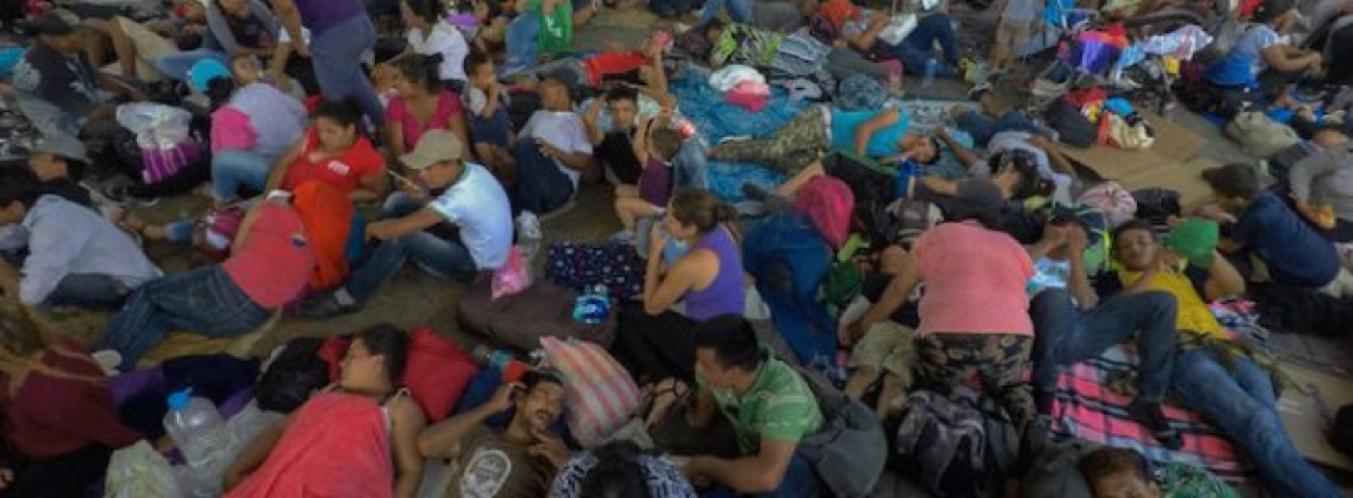 Migrantes hacen parada en Tamachula; su siguiente objetivo
es Huixtla, en Chiapas, para luego llegar a Oaxaca