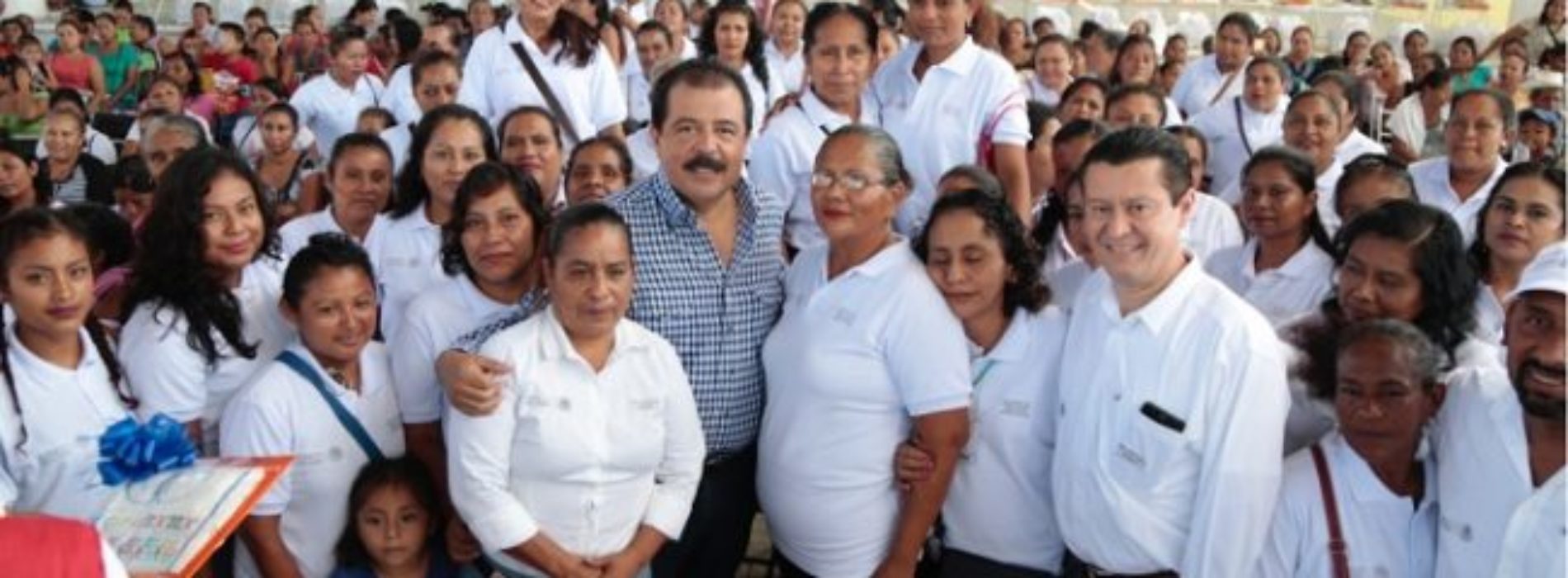 Entrega la Sedesol apoyos alimentarios a damnificados de
Jamiltepec y Pinotepa Nacional