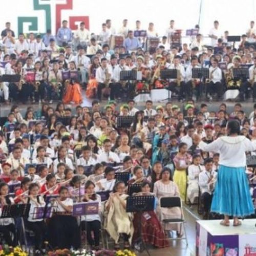 «Trato de segunda» a niños indígenas durante concierto enoja
a músicos y maestros de Oaxaca