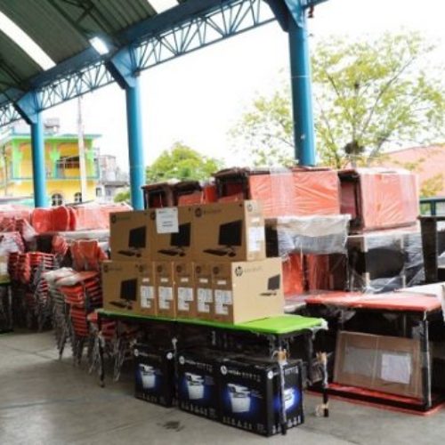 Autoridades municipales y escolares Agradecen a Gobierno de
Oaxaca apoyo de mobiliario y equipo