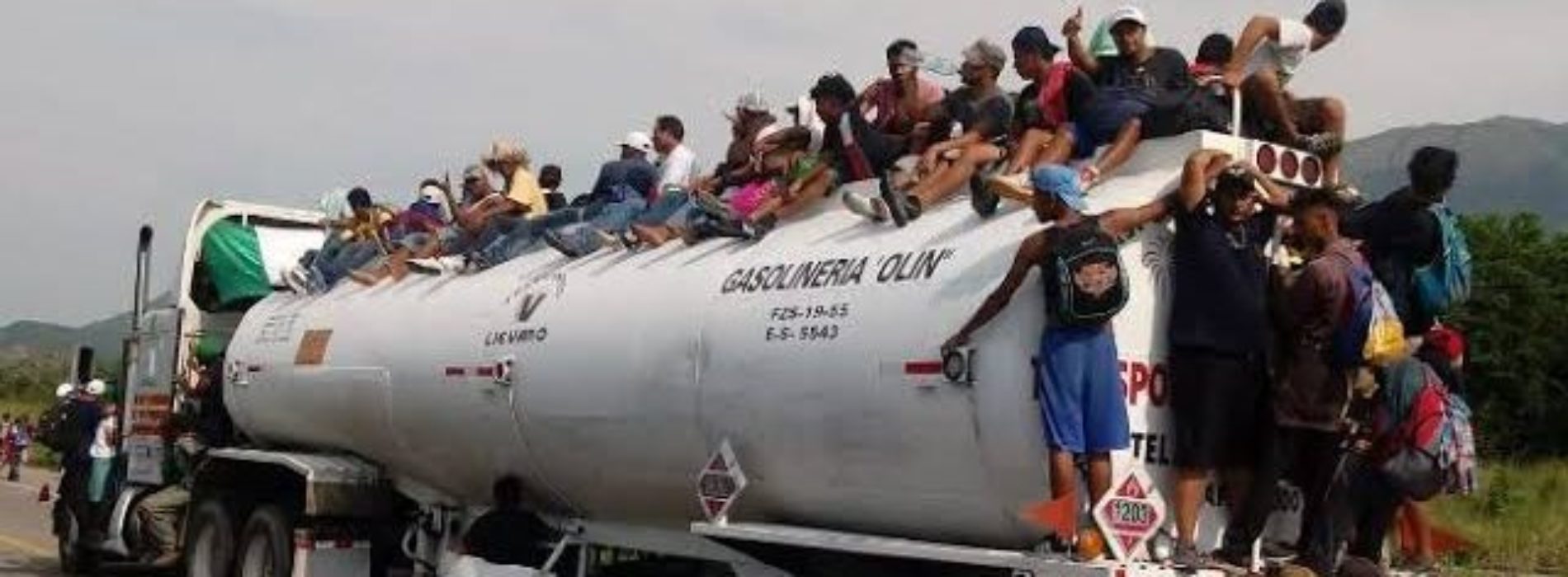 Aumenta la caravana de migrantes; nace bebé en
Juchitán