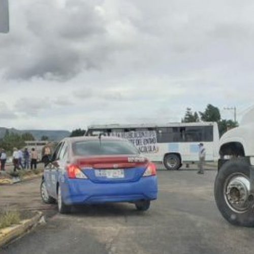 Siguen con bloqueo en Tlacolula de Matamoros; ya son tres días