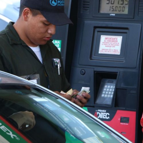 Hacienda deja sin estímulo fiscal a la gasolina Premium (otra vez) y lo baja a la Magna y al diésel