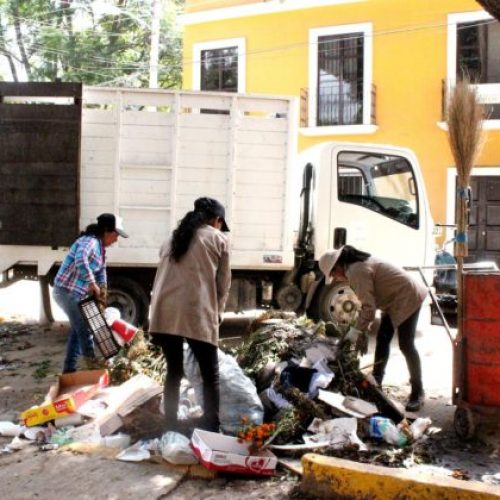 Recolecta Ayuntamiento capitalino 2,524 toneladas de basura por fiestas de muertos