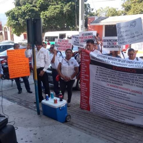 Protestan por carencias en el ISSSTE Chiapas