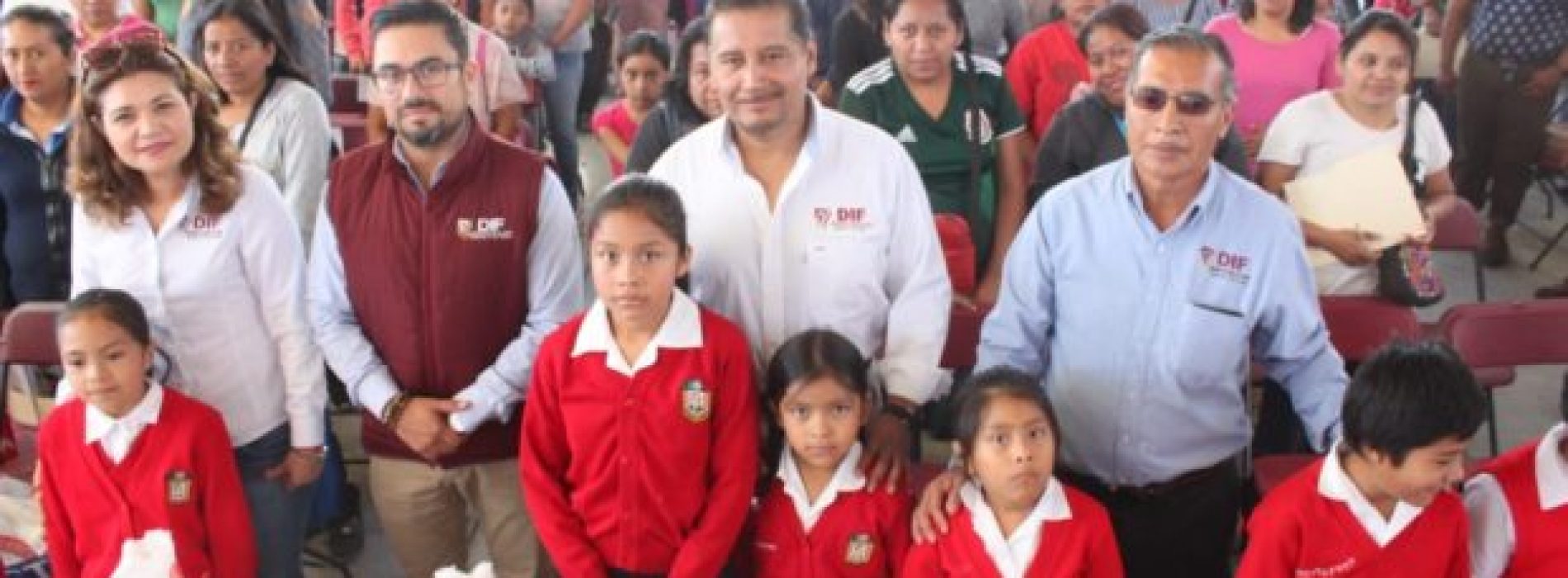 Entrega DIF Municipal de Oaxaca de Juárez estímulos a alumnado de educación básica