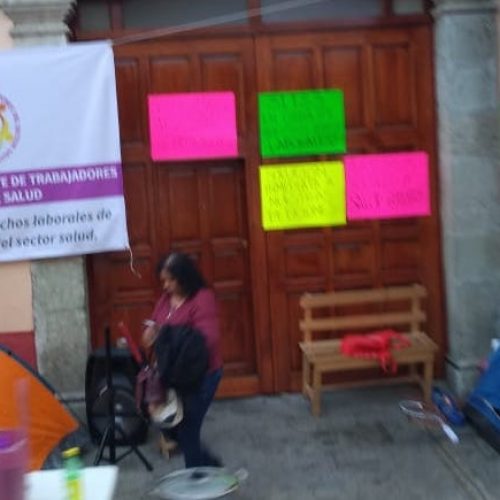 Trabajadores de Salud mantienen su plantón en los SSO en la capital